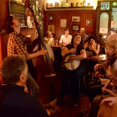 B&B Ballyv House: Private King With En-suite Bathroom, Breakfast, Near Cliffs Of Moher *